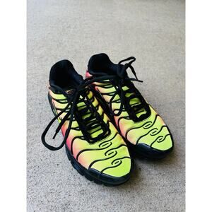 Nike Air Max Plus TN Shoes Special Edition Black Volt Solar Red AQ9979-001 Wmn 8